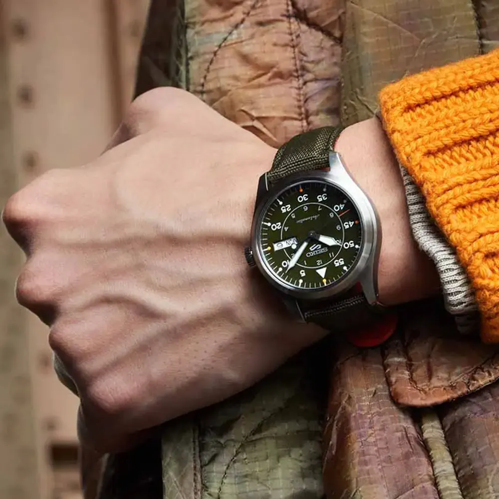 Seiko 5 Sports Flieger' Green 39mm Mens Watch detail 3