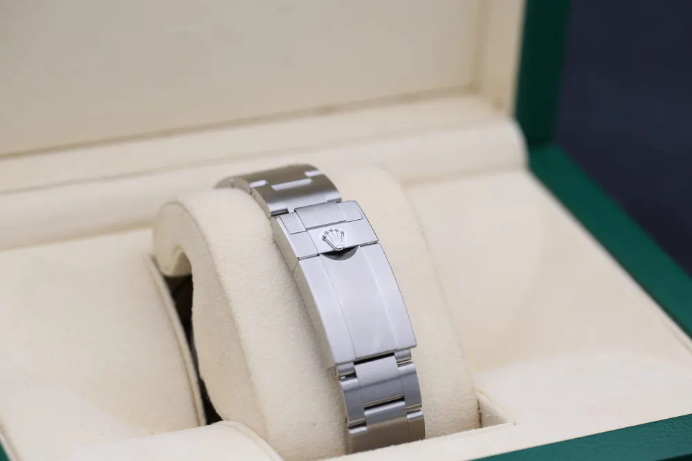 Rolex Explorer II 226570 — 2022 — Unworn detail 3