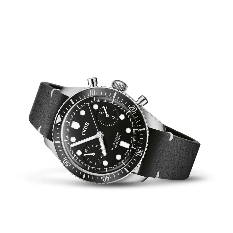 Oris Divers Sixty Five Chronograph 40mm Mens Watch Black Leather detail 2