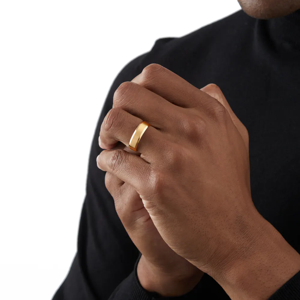 For Him 18ct Yellow Gold Mens Fancy Edge Wedding Ring detail 2