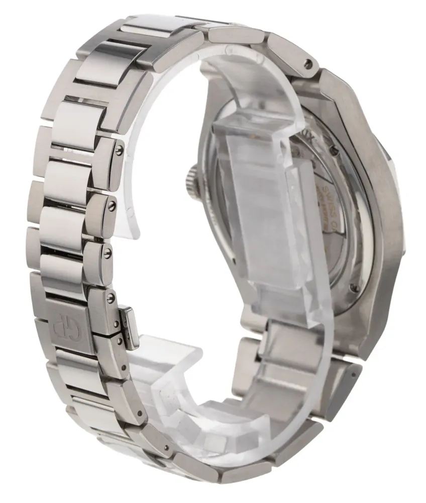 Girard Perregaux Laureato 81010-11-431-11A — 2022 — Very good in Blue Baton, additional product view 3
