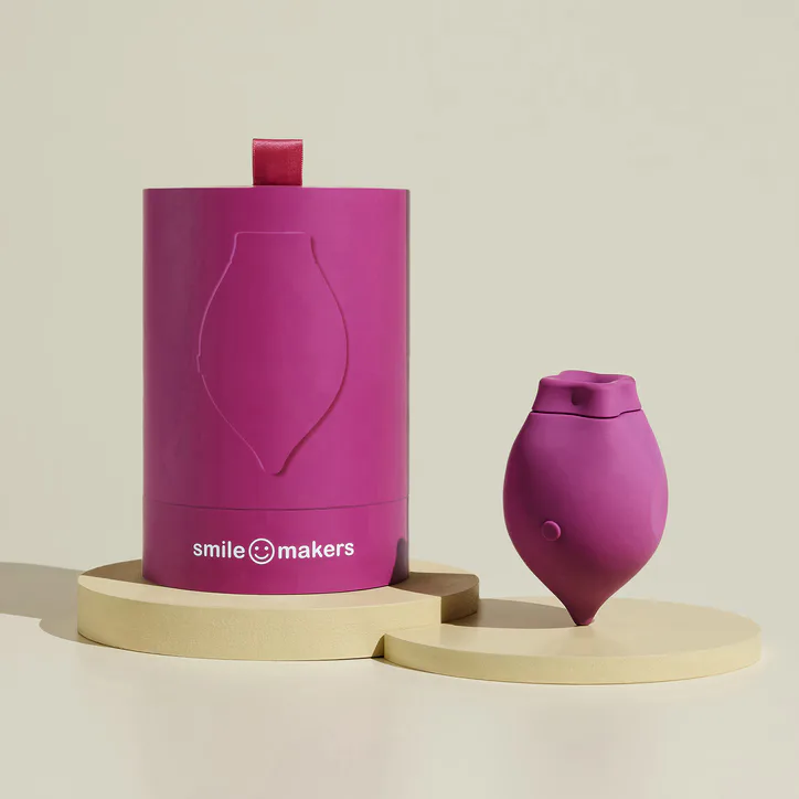 Smile Makers The Poet Clitoral Suction Stimulator detail 2