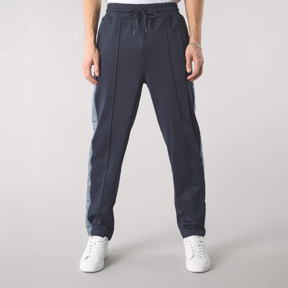 Pretty Green Men's Eclipse Paisley Open Hem Woven Joggers detail 3