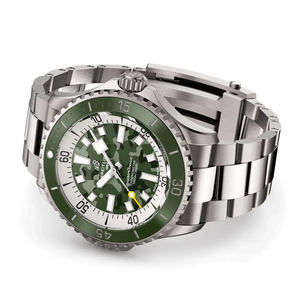 Breitling Superocean Automatic Super Diver 46mm Mens Watch Green detail 3