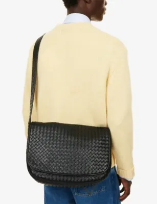 BOTTEGA VENETA Veneto Large Leather Messenger Bag detail 3