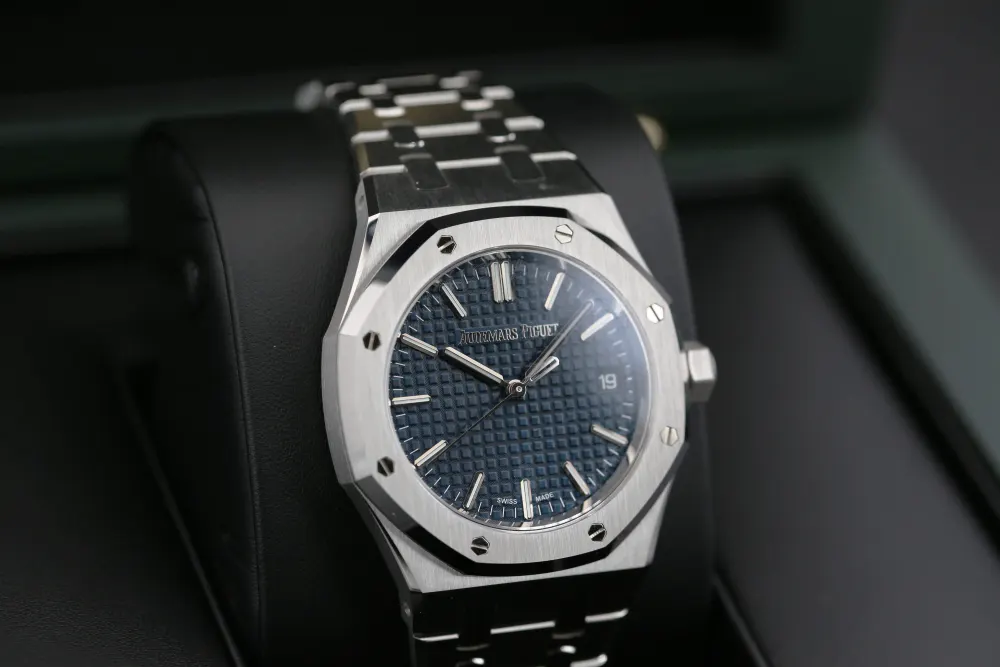 Audemars Piguet Royal Oak 15550ST.OO.1356ST.06 — 2026 — Unworn in Blue Baton, additional product view 2
