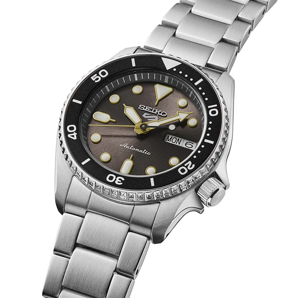 Seiko 5 Sports 5 Sports SKX 'Street Stonewash' 38mm Mens Watch detail 3