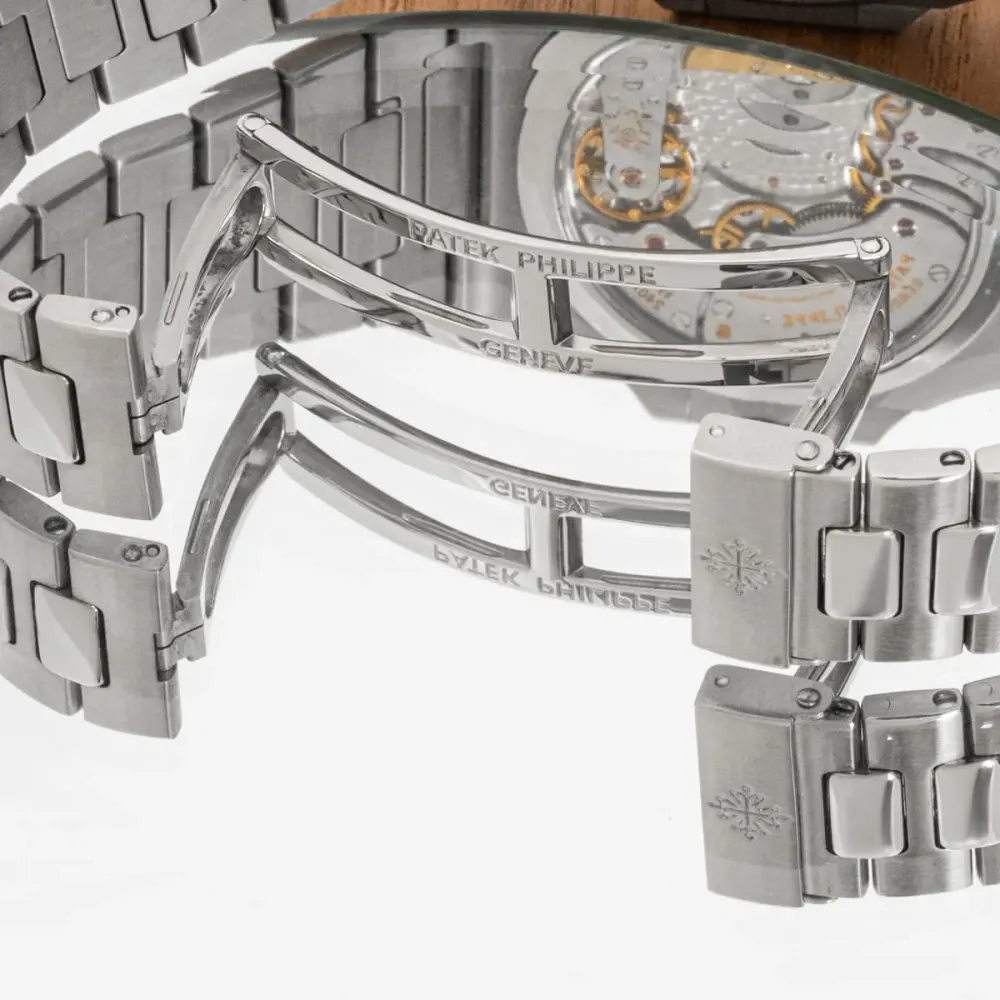 Patek Philippe Nautilus 3712/1A-001 — 2005 — Excellent in Blue, additional product view 3