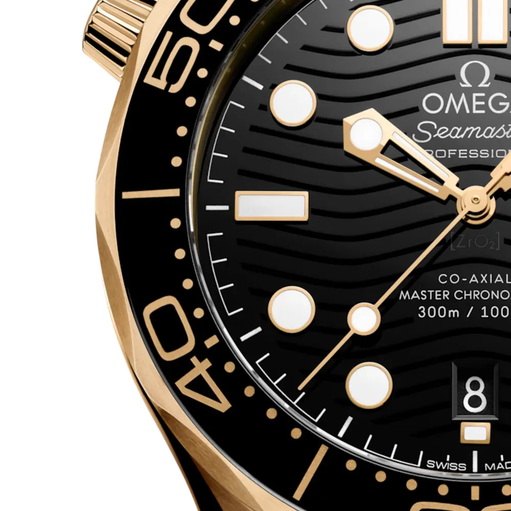 Omega Seamaster Diver 300M Automatic 42mm Mens Watch Yellow Gold detail 2