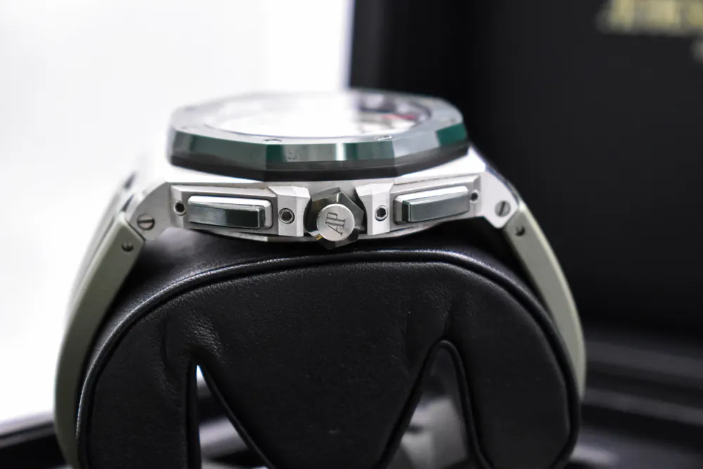Audemars Piguet Royal Oak Offshore 26400SO.OO.A055CA.01 — 2019 — Excellent in Green Baton, additional product view 2