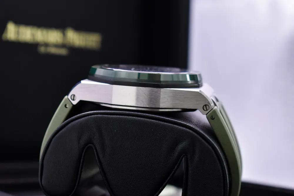 Audemars Piguet Royal Oak Offshore 26400SO.OO.A055CA.01 — 2019 — Excellent in Green Baton, additional product view 3