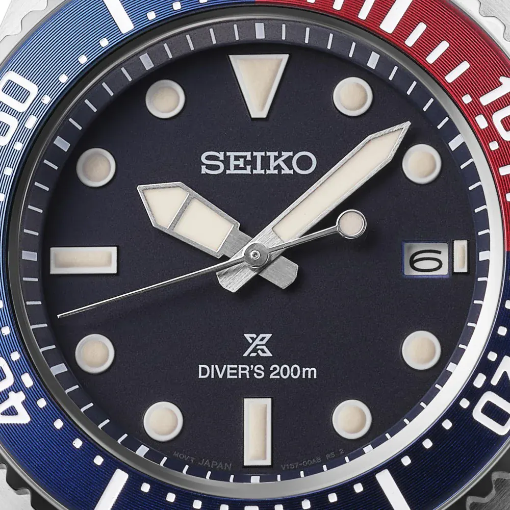 Seiko Prospex Solar Diver's 41mm Mens Bracelet Watch Blue Dial detail 2