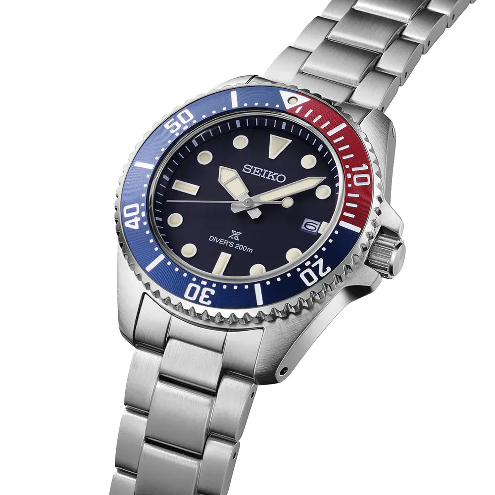 Seiko Prospex Solar Diver's 41mm Mens Bracelet Watch Blue Dial detail 3