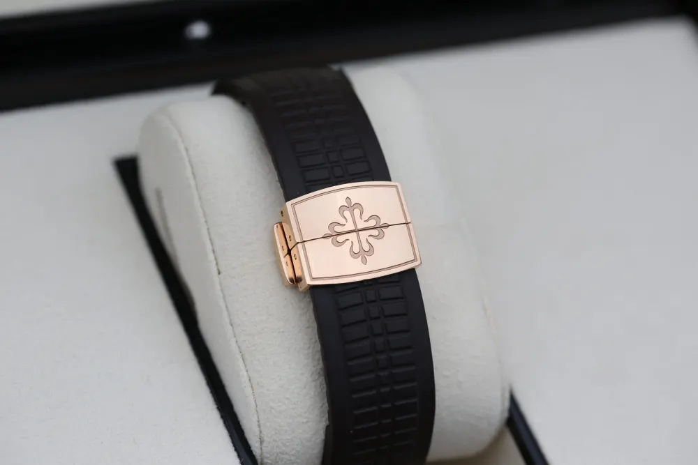 Patek Philippe Aquanaut 5167R-001 — 2023 — Very good in Brown Arabic, additional product view 3