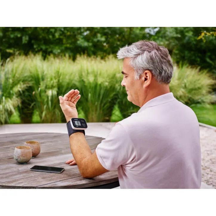 Omron RS3 auto blood pressure monitor on the wrist, additional product view 2