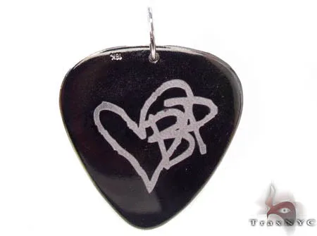 RINA - For Him CUSTOM 18K Gold Custom Guitar Pick 32902 in Rose Gold – Pendant