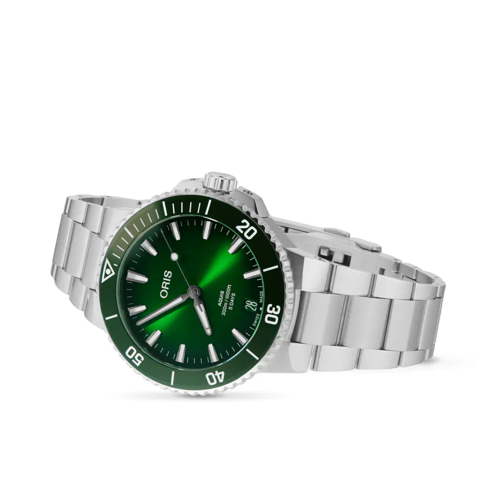 Oris Aquis Calibre 400 43.5mm Mens Watch detail 2
