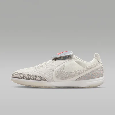 Jordan Tiempo Streetgato SE Indoor/Court Low-Top Football Boots - Phantom/Infrared 23/Sail in Phantom/Infrared 23/Sail – Nike men's and unisex