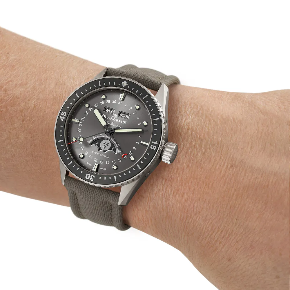 Blancpain Fifty Fathoms Bathyscaphe Quantieme Complet Phases De Lune 43mm Mens Watch Grey detail 3