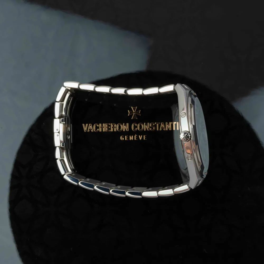 Vacheron Constantin Overseas 4300V/120G-B946 — 2022 — Excellent in Blue, additional product view 2