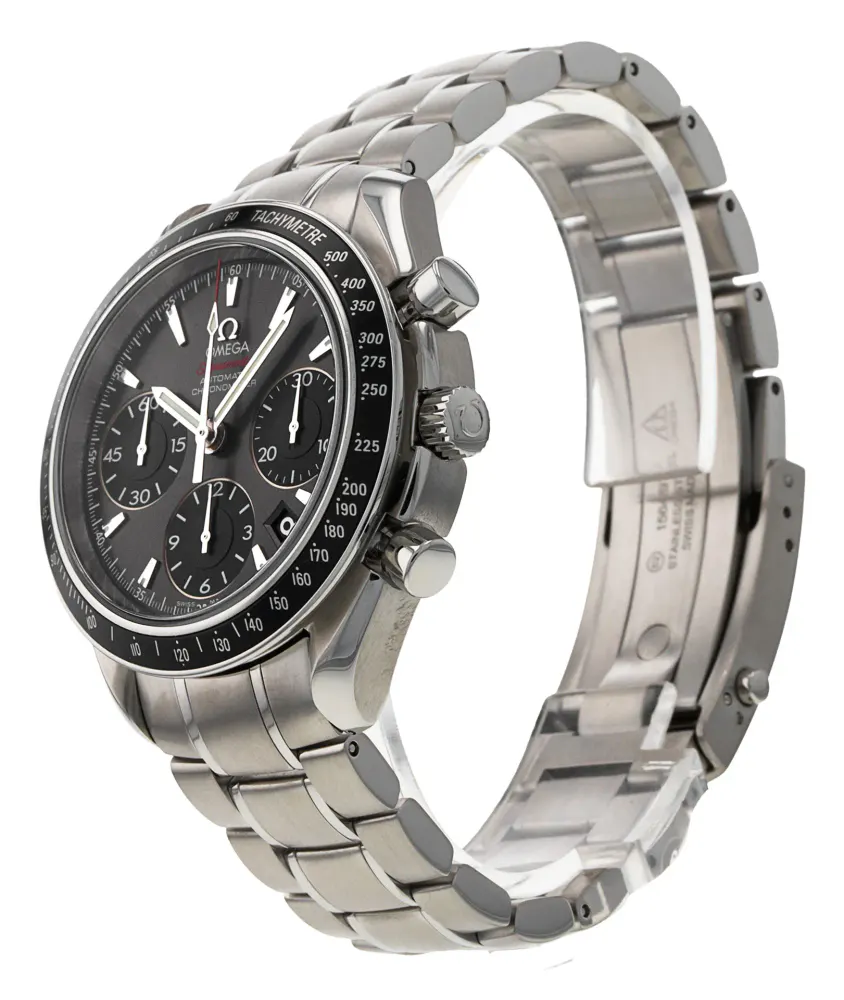 Omega Speedmaster Date 323.30.40.40.06.001 — 2011 — Very good detail 2