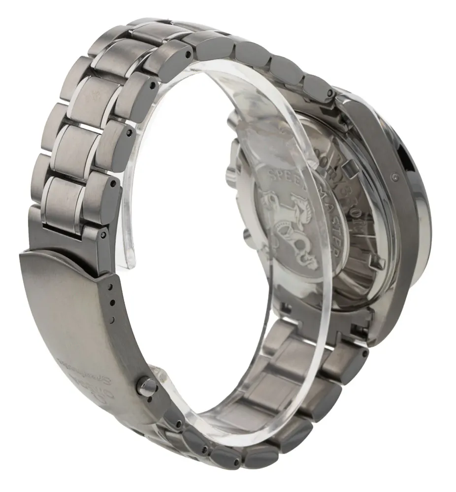 Omega Speedmaster Date 323.30.40.40.06.001 — 2011 — Very good detail 3
