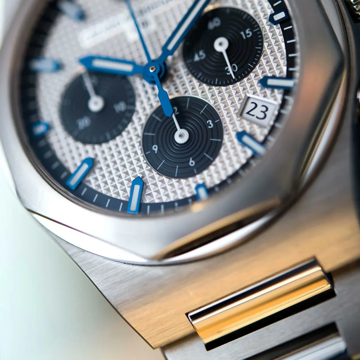 Girard Perregaux Laureato 42mm Chronograph detail 2