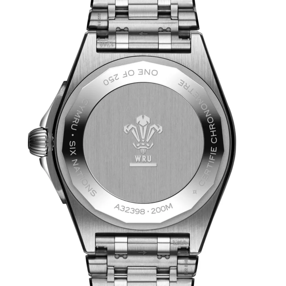 Breitling Chronomat GMT Six Nations Wales Limited Edition 40mm Mens Watch detail 2