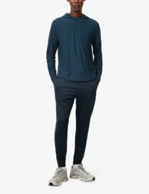 VUORI Strato Tech Logo-Patch Stretch-Jersey Hoodie detail 2