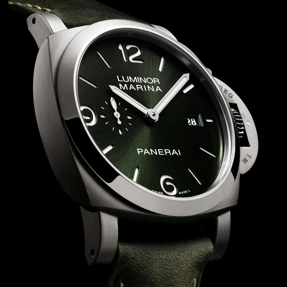 Panerai Luminor Marina Titanio 44mm Mens Watch Green detail 2