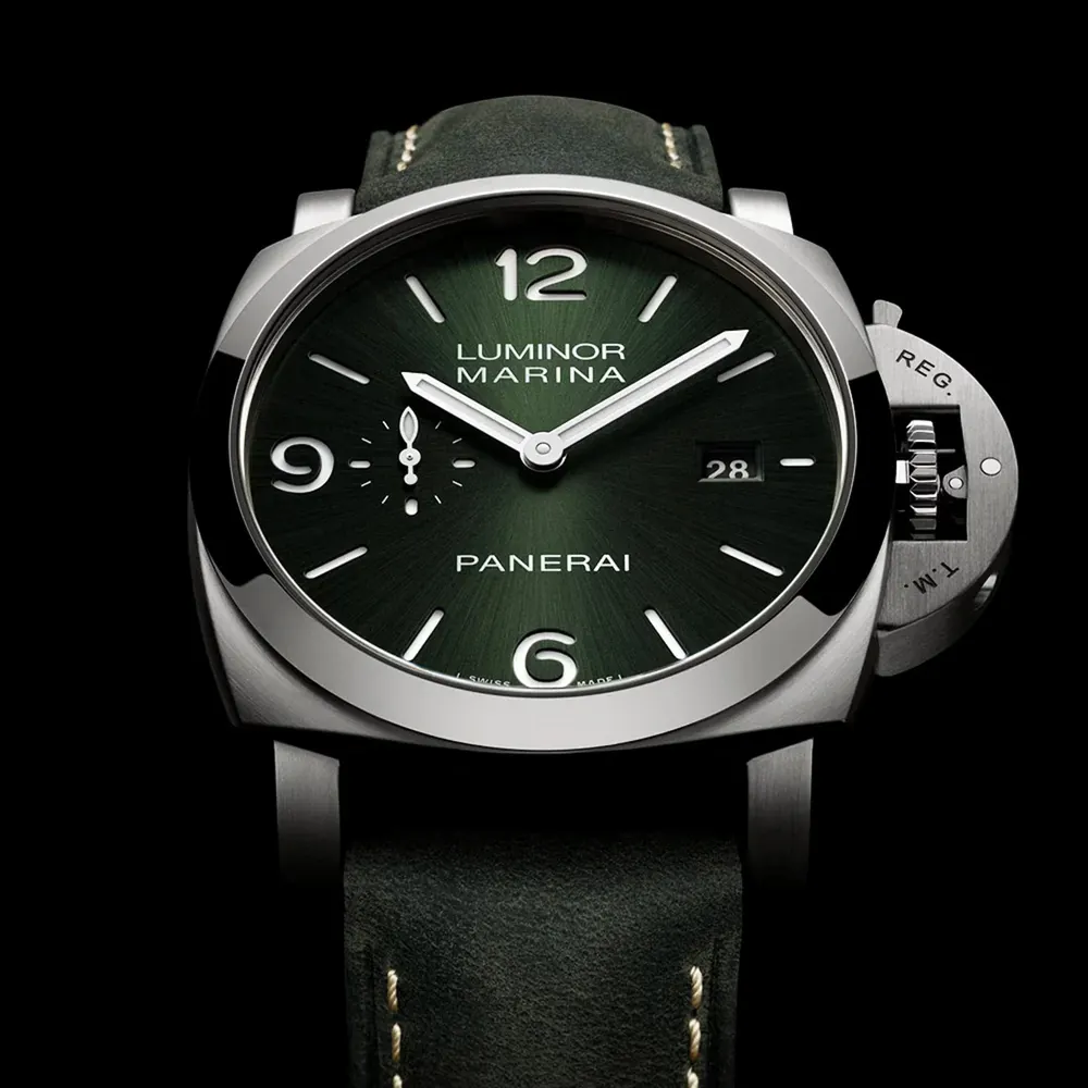 Panerai Luminor Marina Titanio 44mm Mens Watch Green detail 3