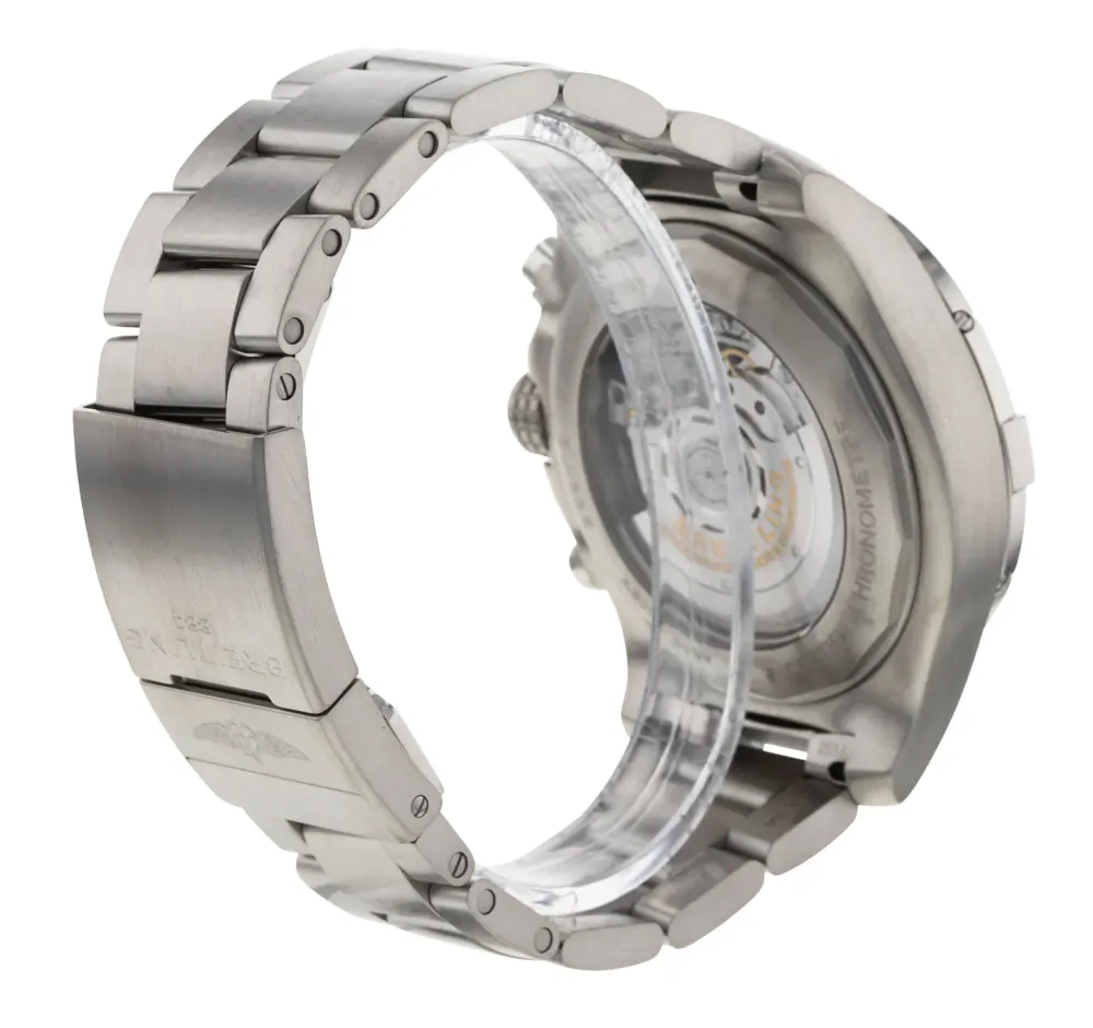 Breitling Avenger B01 Chronograph AB0182 — 2022 — Excellent detail 3