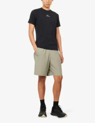 NIKE Pro Logo-Print Woven T-Shirt detail 2