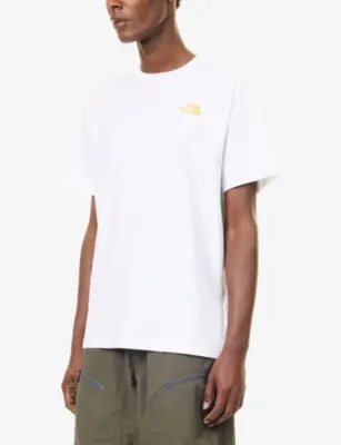 THE NORTH FACE Pitch Tent Graphic-Print Cotton T-Shirt detail 3