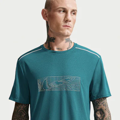 Nike Miler Men's Dri-FIT UV Protection Winterized Running Top - Bright Spruce