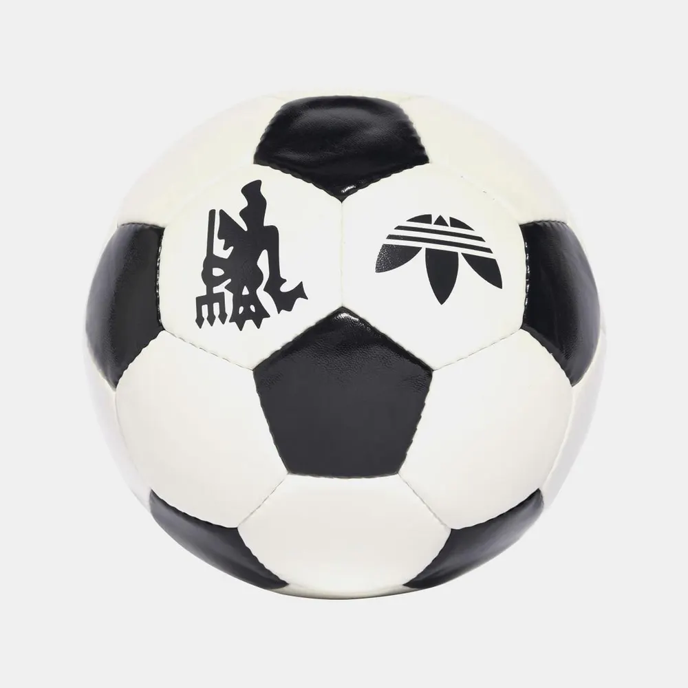 adidas Originals Manchester United Third Club Ball in Off White, additional product view 2