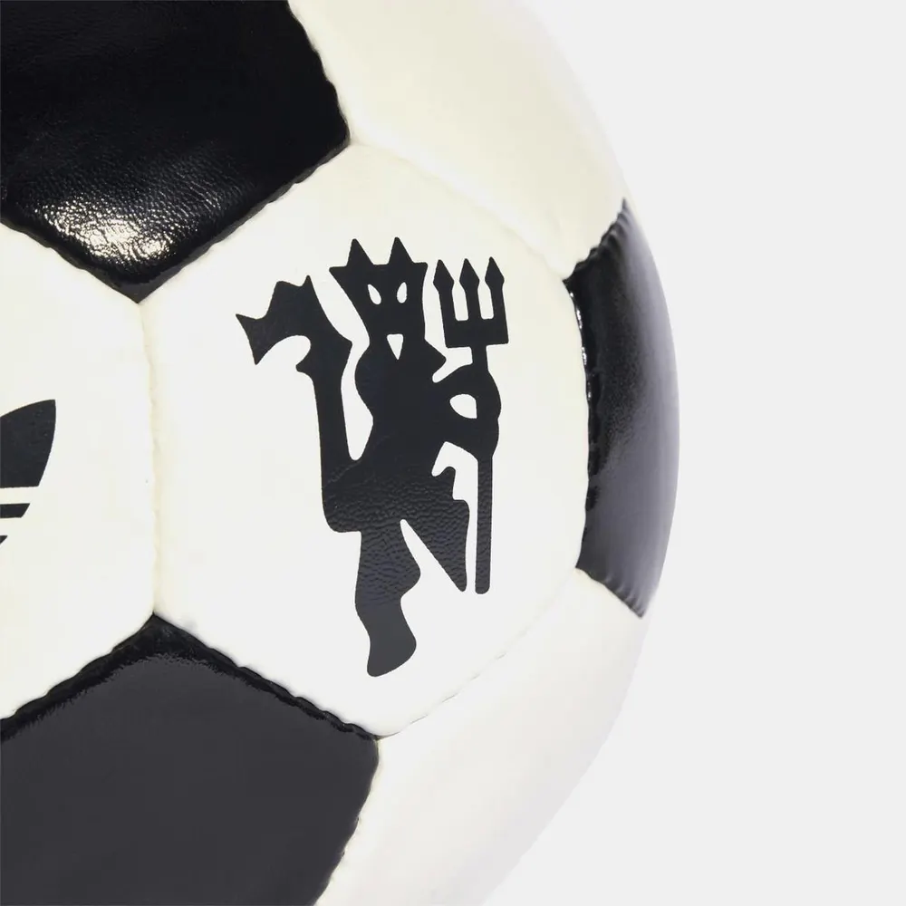adidas Originals Manchester United Third Club Ball in Off White, additional product view 3