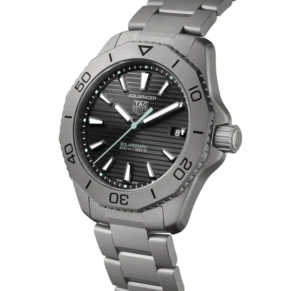 TAG Heuer Aquaracer Professional 200 Solargraph 40mm Mens Watch Titanium detail 2