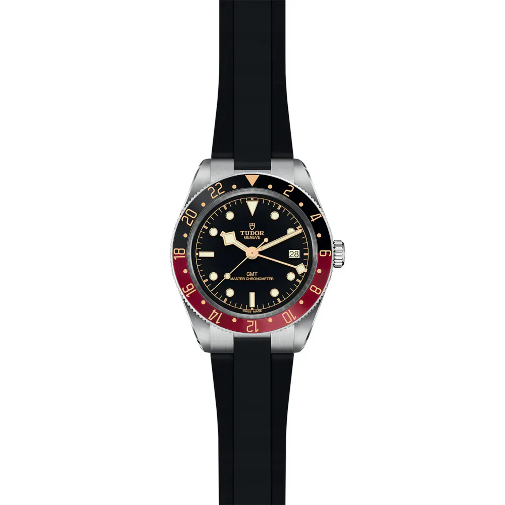 Tudor Black Bay 58 GMT 39mm steel case rubber strap detail 2