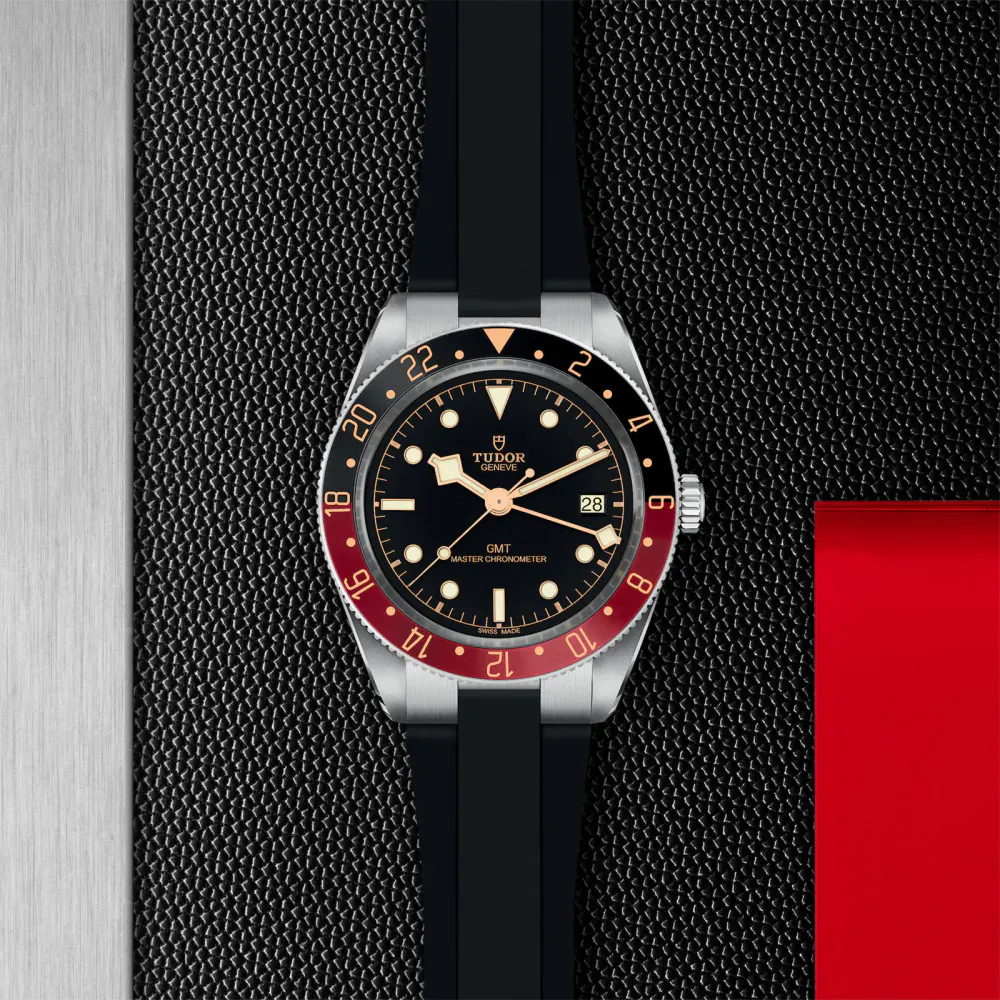Tudor Black Bay 58 GMT 39mm steel case rubber strap detail 3