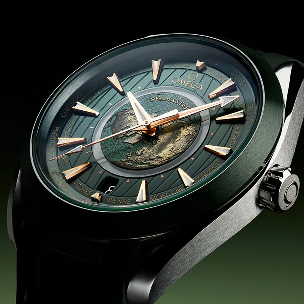 Omega Seamaster Aqua Terra 150m Co Axial Master Chronometer GMT Worldtimer 43mm Mens Watch Green Rubber detail 3