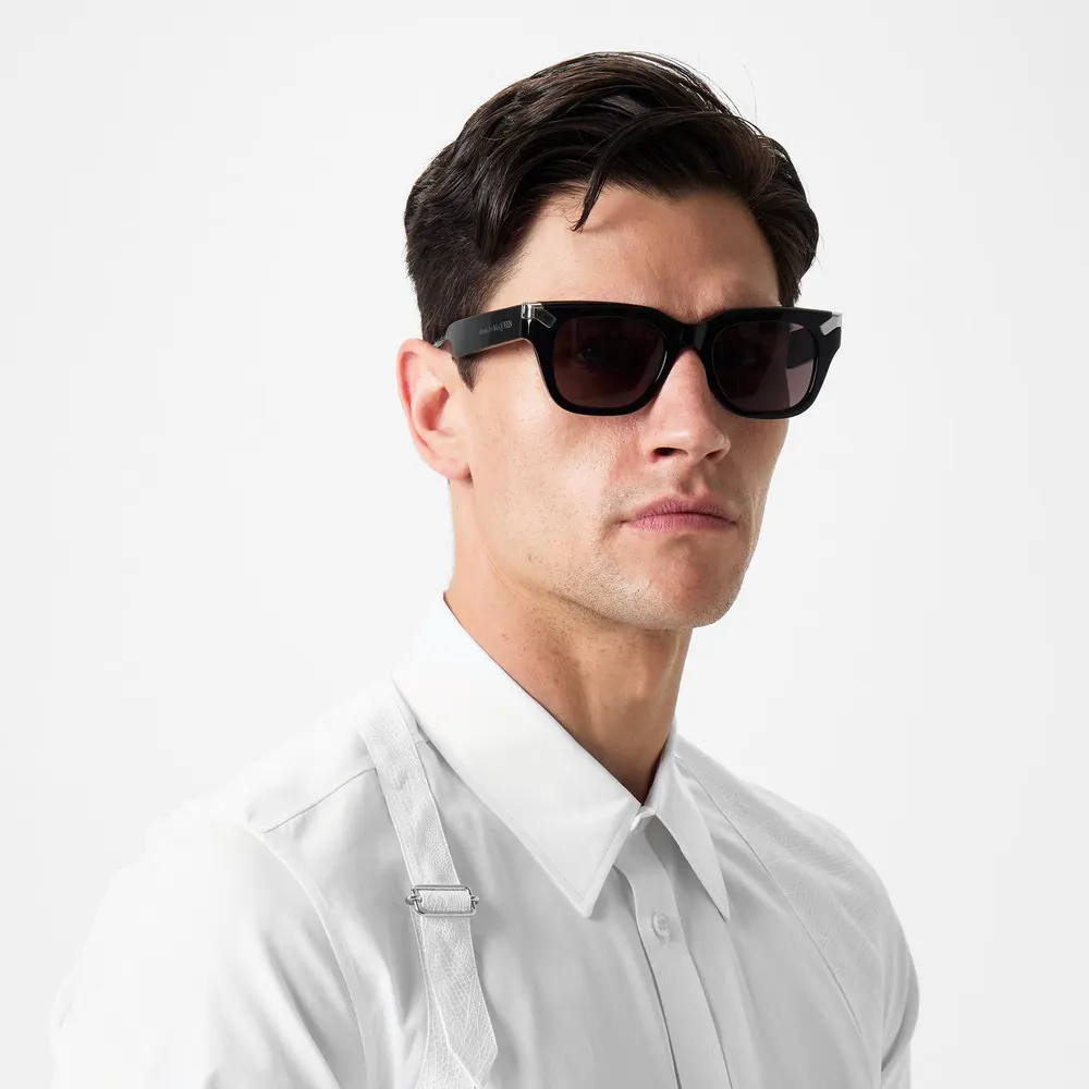 Alexander McQueen Alexander McQueen Mens AM0439S Wayfarer Sunglasses detail 3