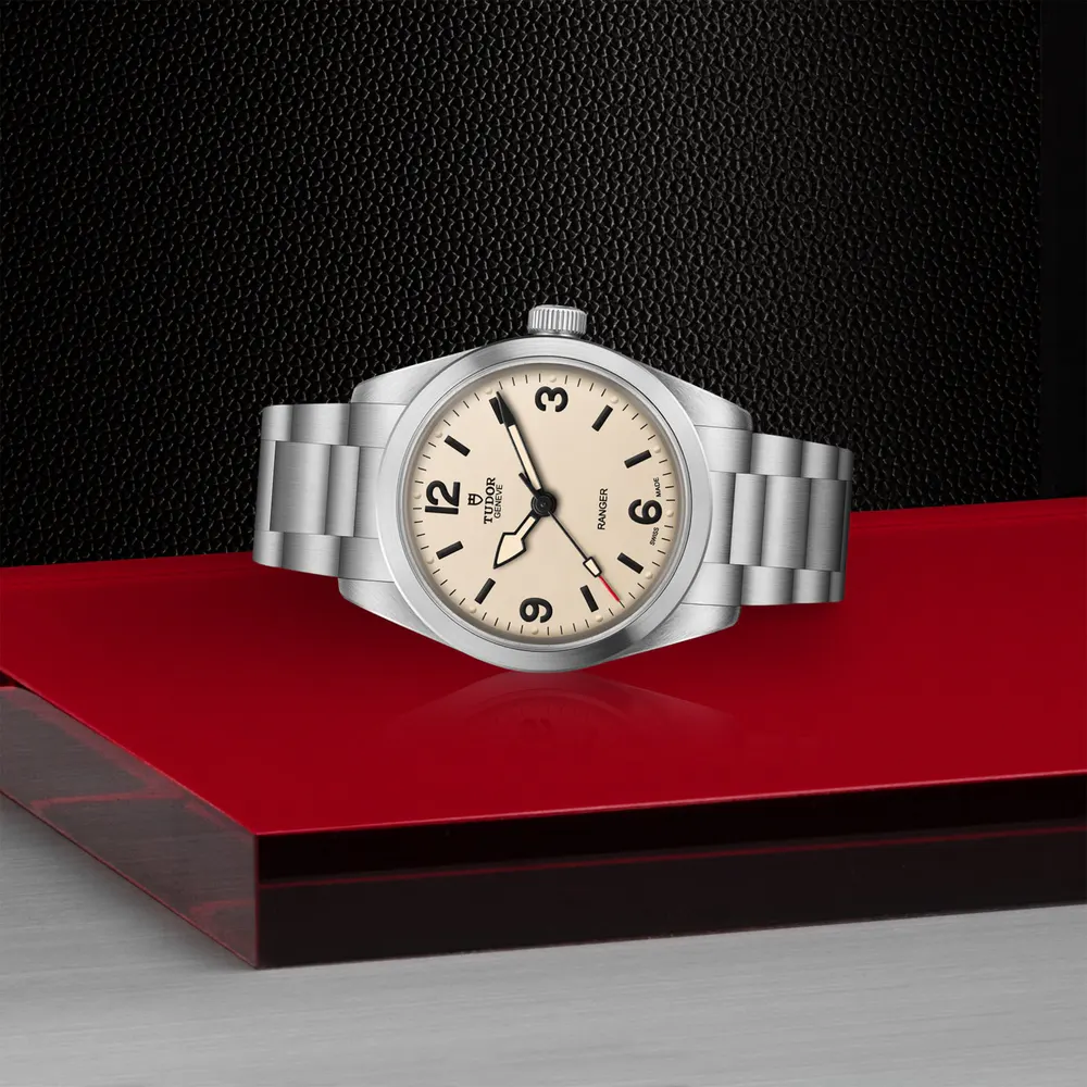 Tudor Ranger 36mm Steel Case Beige Dial detail 3