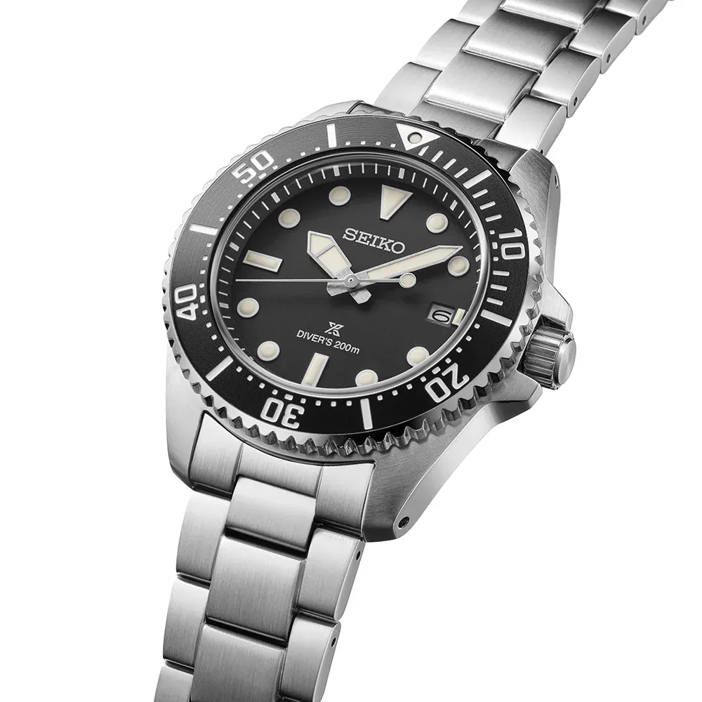 Seiko Prospex Solar Diver's 41mm Mens Bracelet Watch Black Dial detail 3