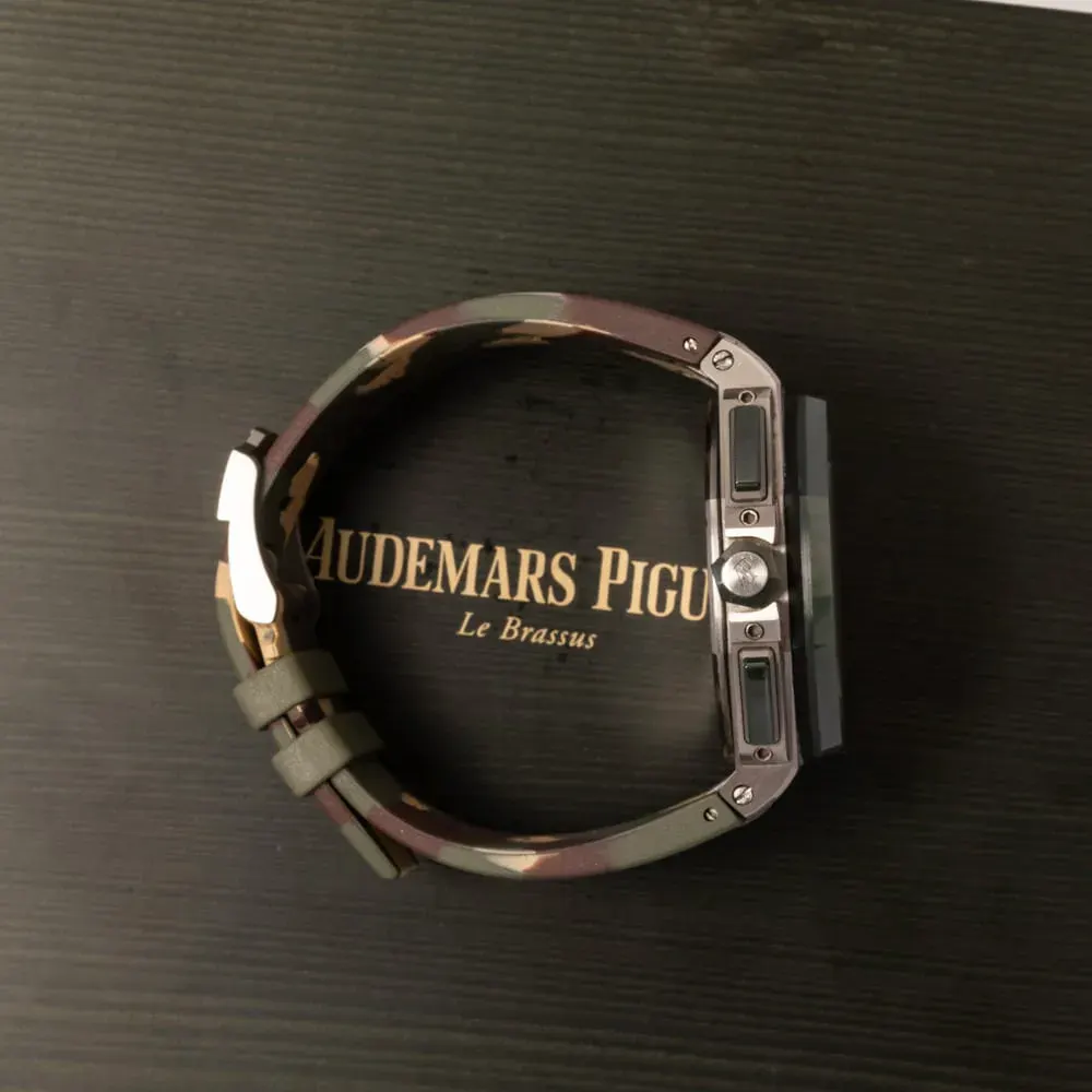 Audemars Piguet Royal Oak Offshore 26400SO.OO.A054CA.01 — 2018 — Excellent in Beige Baton, additional product view 2
