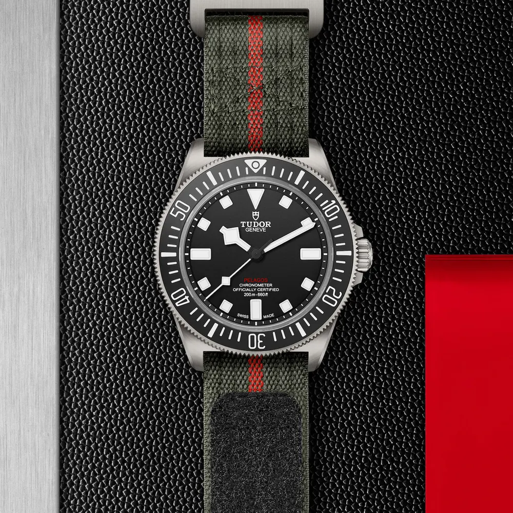 Tudor Pelagos FXD Manufacture Calibre MT5602 42mm Titanium Case Green Fabric Strap detail 3