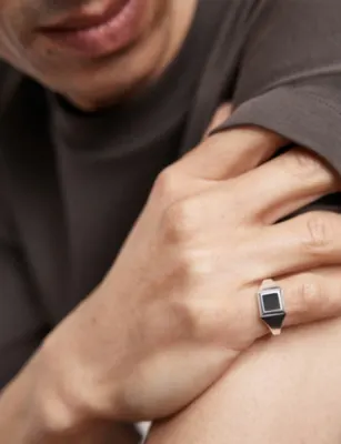 MONICA VINADER Signature Signet Sterling Silver and Black Onyx Ring - S detail 2