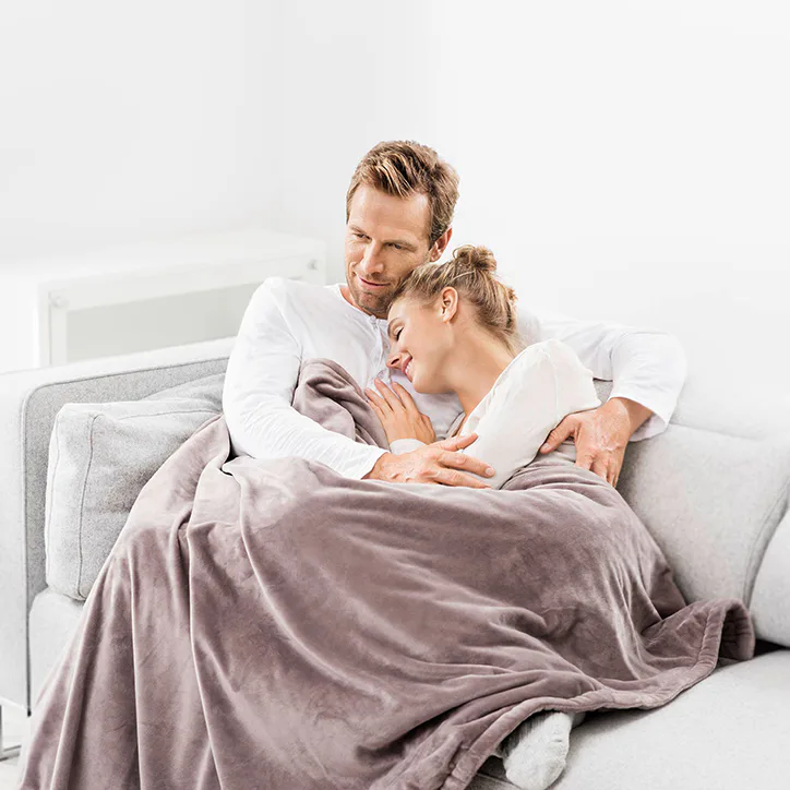 Beurer Cosy Heated Snuggie Throw, HD75 detail 2