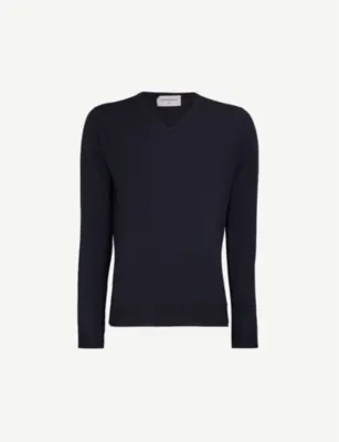 JOHN SMEDLEY Blenheim V-neck wool jumper detail 2