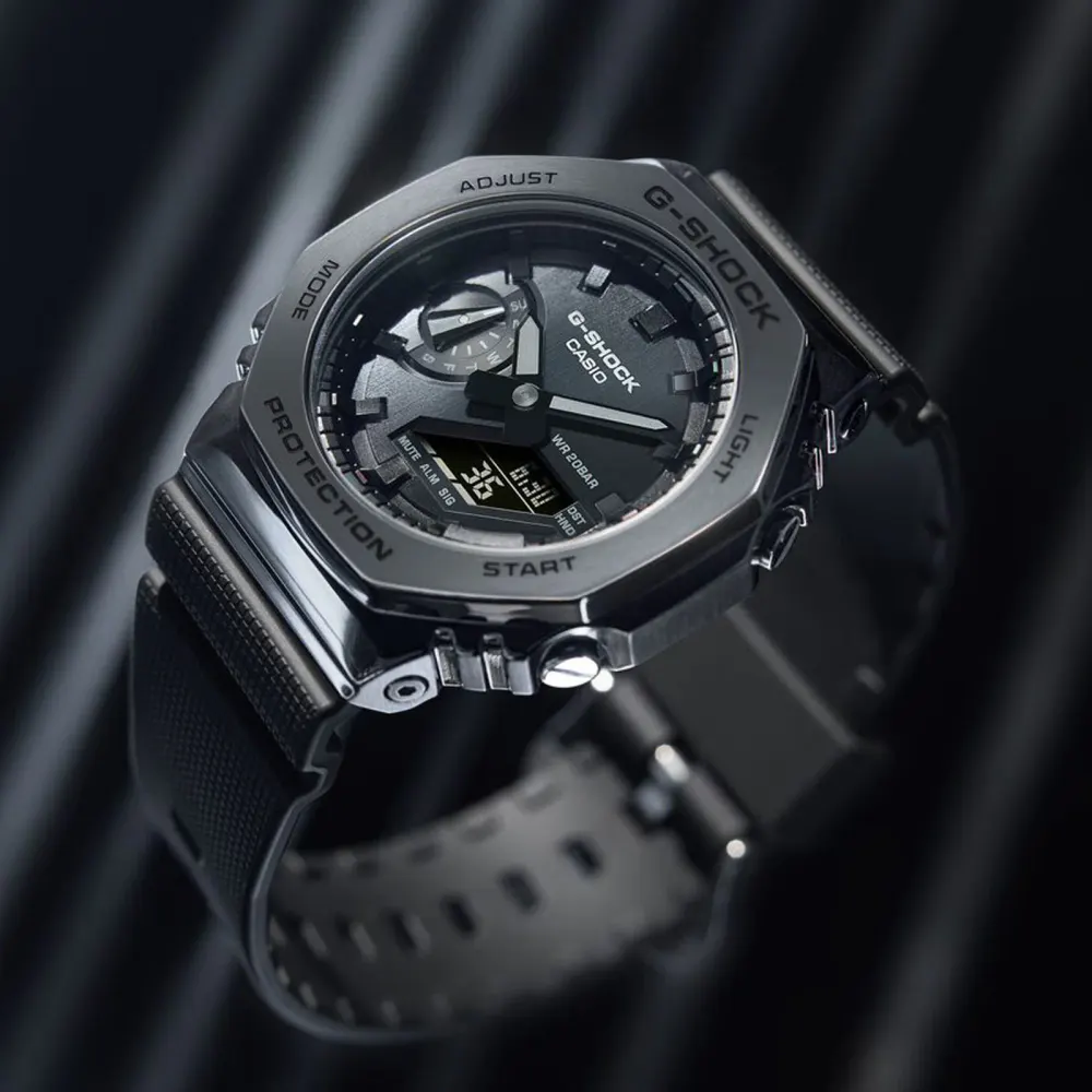 Casio G-SHOCK All Black Metal Cover Series detail 2